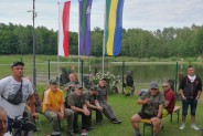 Wieczorna zbiórka wędkarzy pod rybaczówką