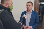 Kierownik Biura Obsługi Inwestora Urzędu Miasta udzielający wywiadu dla loklanych mediów.