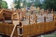 Ostatnie prace na nowo powstającym placu zabaw na Pszczelniku (7)