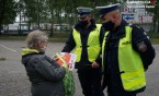 Laurki dla mam - wspólna akcja policjantów i uczniów