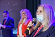 Na scenie przemawia II Zastępca Prezydenta Miasta - Marta Suchanek - Bijak, w tle przedstawiciel…