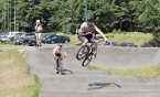 Rowerowe akrobacje na pumptracku