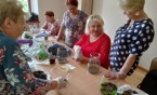 Seniorki z Michałkowic 60 + tworzą ogród zamknięty w szkle