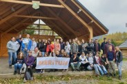 Grupa uczniów na wyjeździe integracyjnym