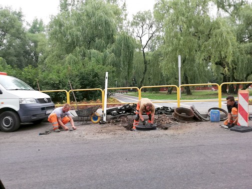 Remontowana ulica Waryńskiego.