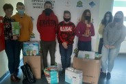 Uczniowie podczas akcji Mikołaj dla Hospicjum Cordis