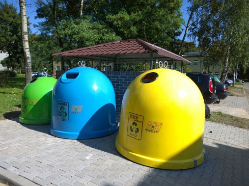 Pojemniki na segregację śmieci