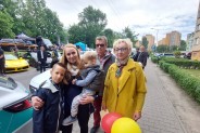 Rodzina z chorą dziewczynką