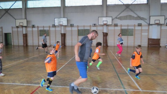 Mecz pokoleń w SP 16