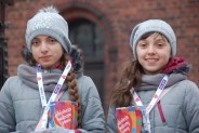 Uczniowie i absolwenci Szkoły Podstawowej nr 13 zbierają datki podczas 24 Finału WOŚP