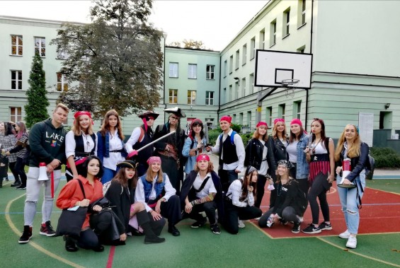 Pierwszoklasiści w przebraniach