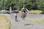 Pokazy efektownej jazdy na pumptracku.