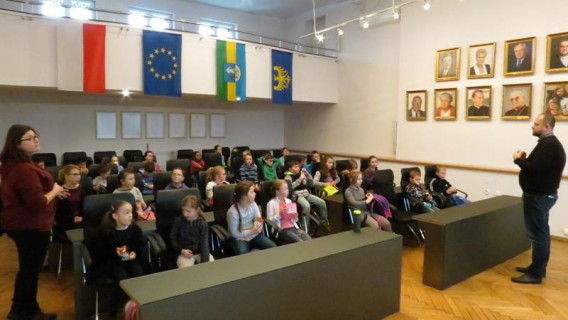 Półkolonie w DK "Chemik" - wizyta w Urzędzie Iasta, na Snowtubingu i w Muzeum Miejskim