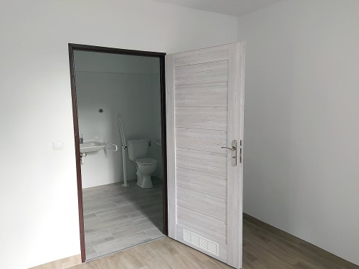 Wyremontowany lokal przystosowany dla potrzeb niepełnosprawnych.