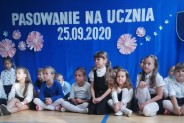 Pamiątkowe zdjęcie po pasowaniu