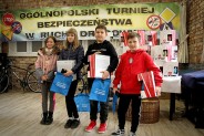 Laureaci siemianowickich eliminacji Ogólnopolskiego Turnieju Bezpieczeństwa w Ruchu Drogowym.