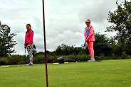 Zajęcia z Akademii Przedsiębiorczości na polu golfowym i sklepie modelarskim.