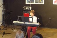 Uczeń koła gry na organach