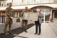 Pieniądze ze zbiórki organizowanej przez fundację GROT przekazano dzisiaj przedstawicielowi…