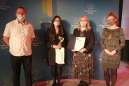 Maja Płaszczyk wraz Krzysztofem Nosem, Naczelnikiem Wydziału Kultury i Sportu, Martą…