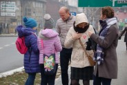 Uczniowie i absolwenci Szkoły Podstawowej nr 13 zbierają datki podczas 24 Finału WOŚP