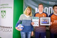 Opiekunka drużyny z zawodnikami