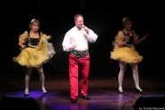 Mirek Jędrowski z zespołem