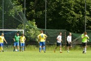 Zawodnicy UM Siemianowice i firmy JAS FBG na boisku