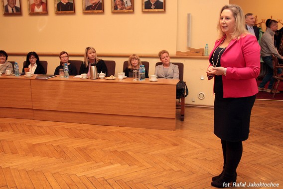 Inauguracyjne spotkanie Komisji Ekspertów ds. Polityki Senioralnej. Na pierwszym planie zastępca…