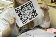 Dziewczyna z QR kodem