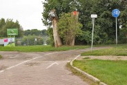 Ścieżka rowerowa od strony ul. Sowiej doprowadzi nas przez pole golfowe aż do cmentarza żołnierzy…