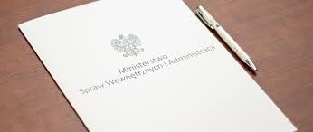 Teczka z napisem :"Ministerstwo Spraw Wewnętrznych i Administracji"