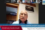 Zrzut ekranu z XXIII sesji Rady Miasta. Widoczny radny Andrzej Gościniak.