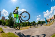 Uczestnicy zawodów na Pumptracku