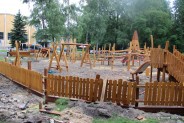 Ostatnie prace na nowo powstającym placu zabaw na Pszczelniku (8)