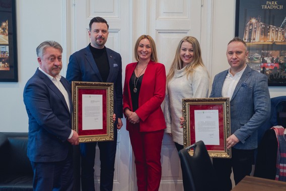 Siemianowiccy przedsiębiorcy wraz z Rafałem Piechem, Prezydentem Miasta oraz Agnieszką Gładysz, I…