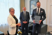 Od lewej stoją: dyrektor Urzędu Statystycznego w Katowicach Aurelia Hetmańska, sekretarz miasta…