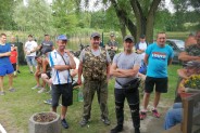 Wieczorna zbiórka wędkarzy pod rybaczówką