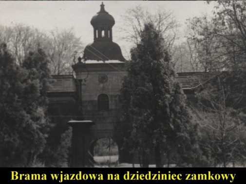 Brama wjazdowa do pałacu
