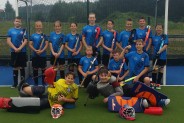 Drużyna juniorów młodszych HKS Siemianowiczanka na własnym boisku po zwycięskim meczu 16-0 z…