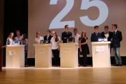 Uczestnicy odpowiadają na pytania
