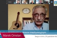 Zrzut ekranu z XXIII sesji Rady Miasta. Widoczny radny Marek Omelan.