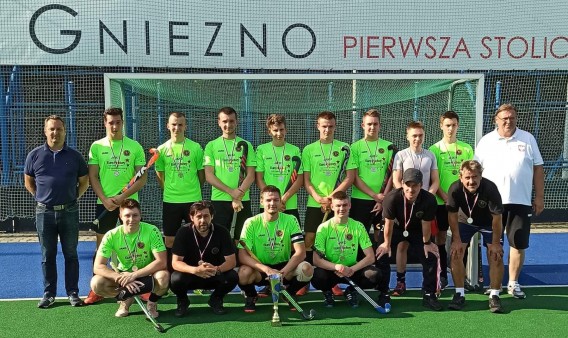 Drużyna wicemistrzów Polski juniorów w hokeju na trawie - HKS Siemianowiczanka, przed meczem…