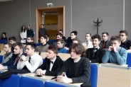 Uczniowie Meritum w sali wykładowej wyższej uczelni