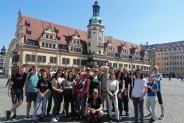 Grupa projektowa przy Starym Ratuszu w Lipsku.