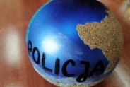 Niebieska bombka z napisem "Policja"