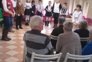 Uczniowie podczas wystepów artystycznych w ramach akcji Baranek