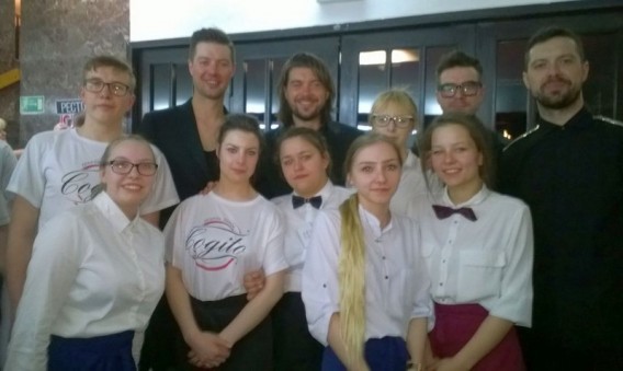 Młodzież z Cogito z muzyki zespołu Pectus