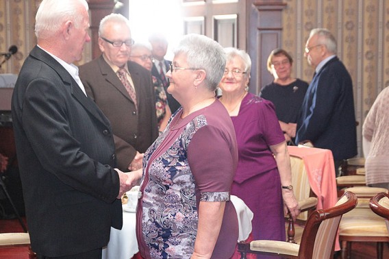 Jubilaci dziękują sobie za wspólnie spędzone lata