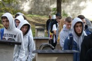 Uczniowie w trakcie zwiedzania